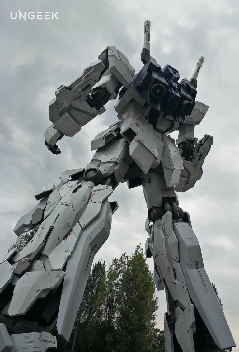 unicorn gundam statue