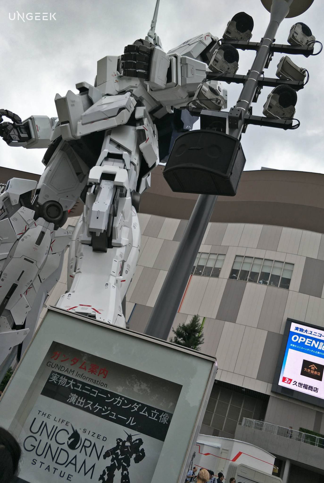 gundam unicorn statue