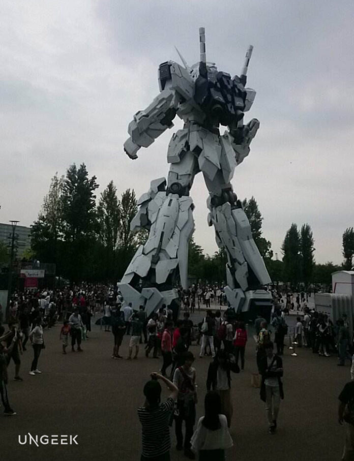 unicorn gundam statue