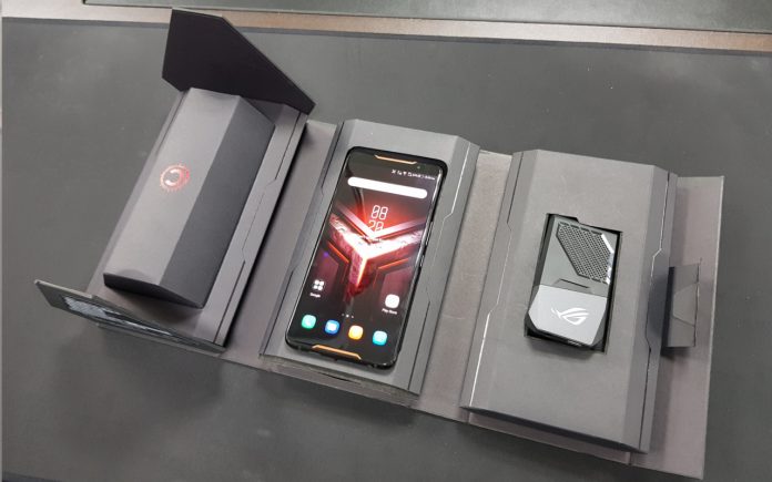 The Ultimate Gaming Phone Unboxing And First Impressions Of The Rog Phone 