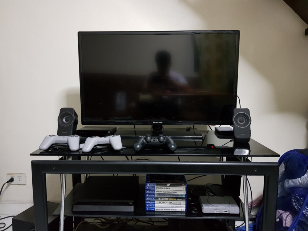 tv on top of ps4